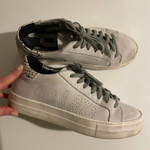 P448 cute white sneaker!